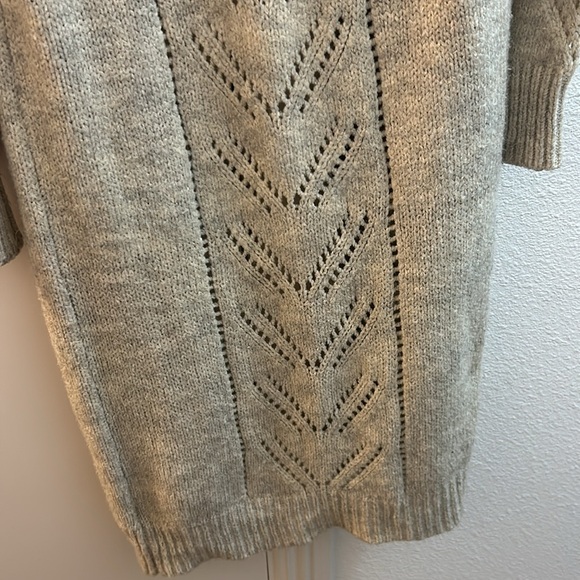 Beige long sweater size medium gently used - Picture 6 of 7